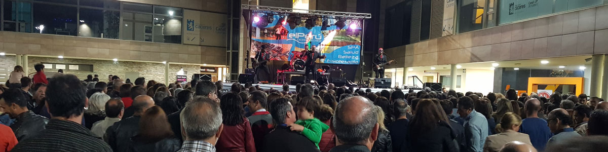 Este sábado hemos celebrado nuestra fiesta aniversario junto a ti, cargados de exhibiciones, competiciones de natación y rítmica, clases, talleres, atracciones y conciertos